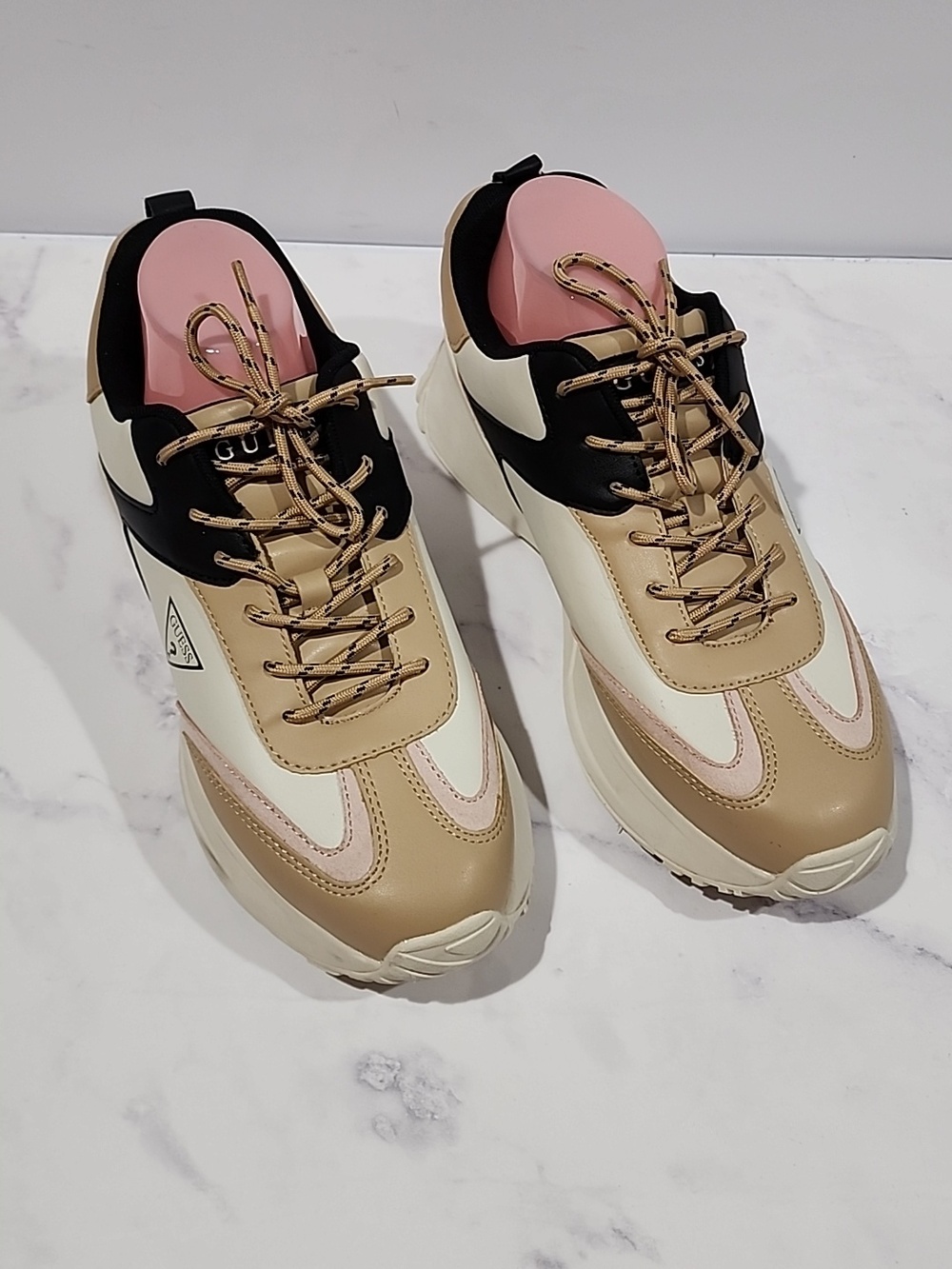 Guess Los Angeles W Goust -R Brand Athletic Sneakers